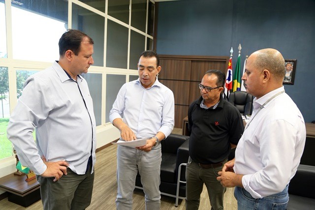 2018321_FOTO- Vereador busca solucionar erosão entre Klavin e o Palmeiras